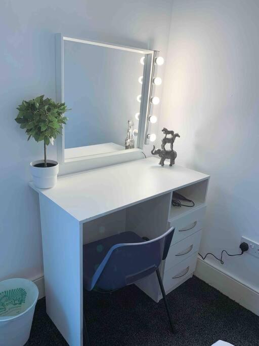 Homely 3 Bed Town House In Coventry City Centre Exterior foto