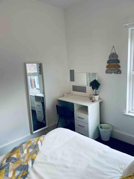 Homely 3 Bed Town House In Coventry City Centre Exterior foto